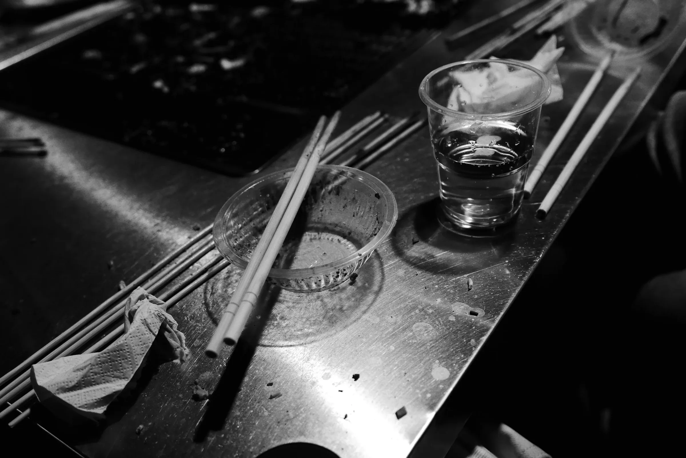 沒有陽光和 酒精的夜晚
是寒冷的 2